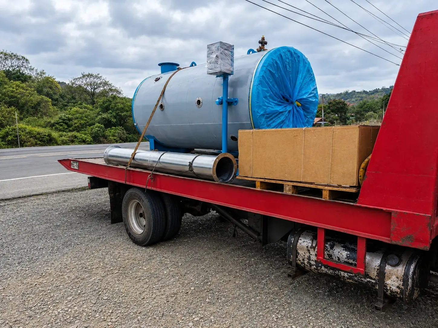 Equipo embalado sobre plataforma para transporte a planta