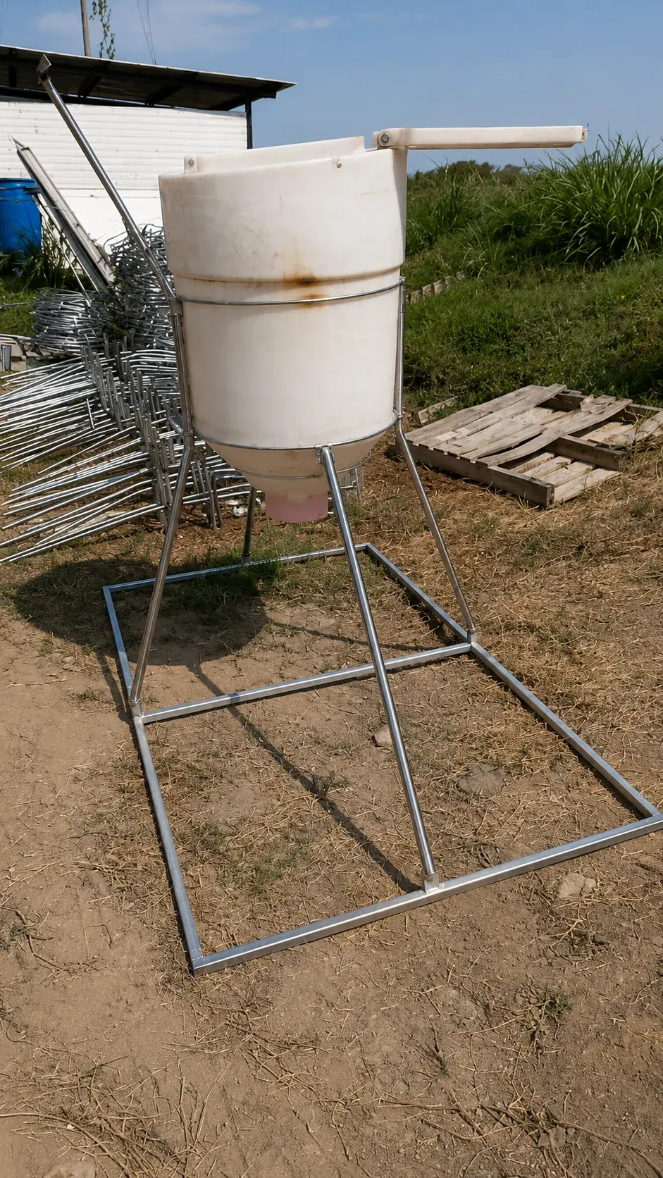 Estructura galvanizada de soporte para tanque en camaronera