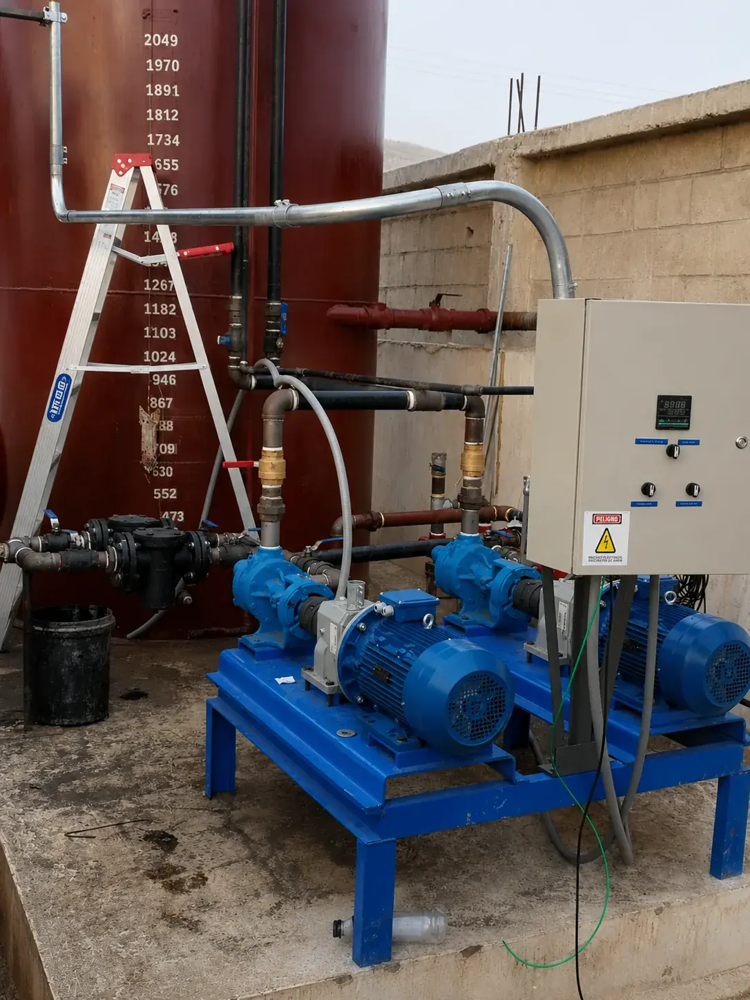 Tanque de búnker con sistema de bombas de alimentación