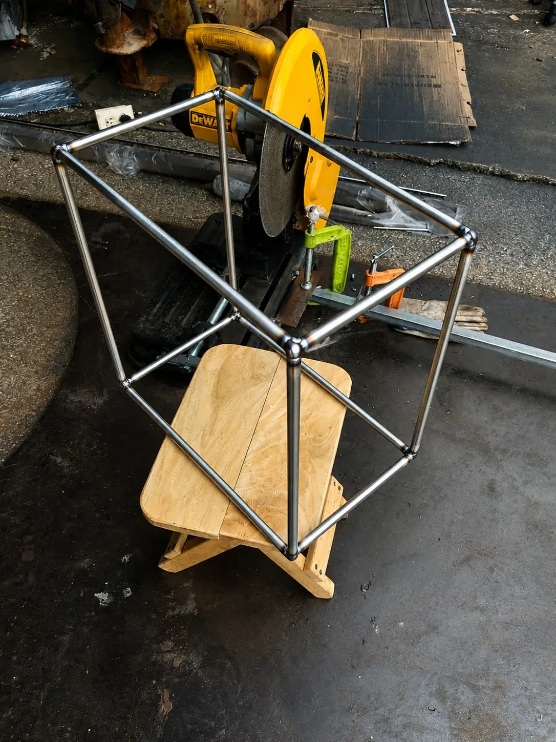 Estructura metálica soldada, lista para protección superficial